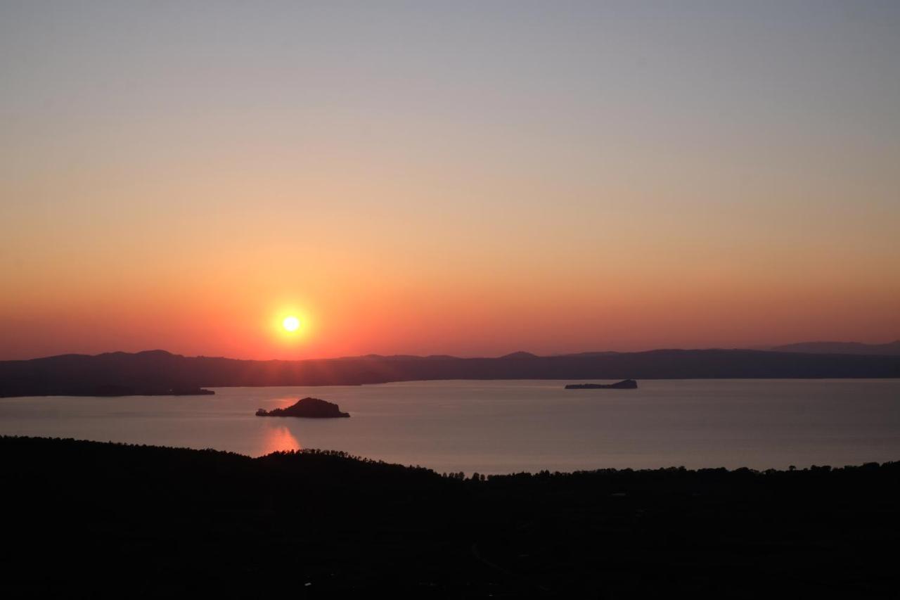 Agriturismo Vigna Sul Lago モンテフィアスコーネ エクステリア 写真